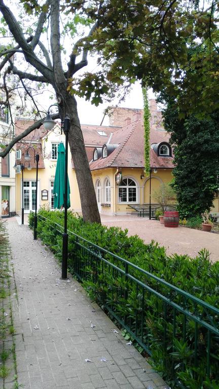 Fueredi Haz Apartman Apartment Sopron Ngoại thất bức ảnh
