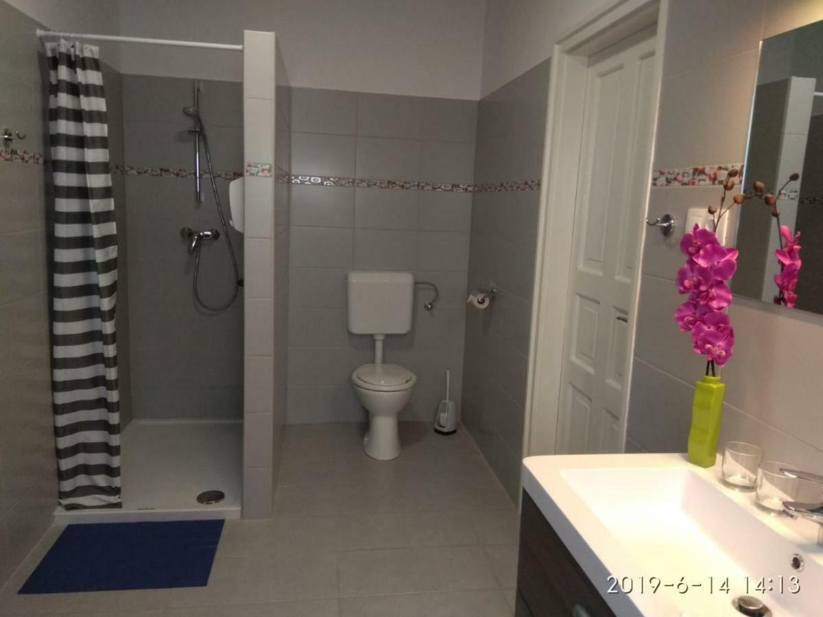Fueredi Haz Apartman Apartment Sopron Ngoại thất bức ảnh